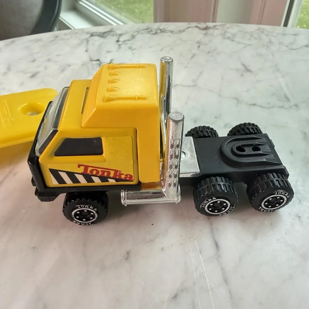 Vtg 1981 Mini Tonka Yellow Semi Truck Lowboy Trailer & Crawler Bulldozer Set